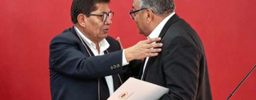 Roberto de la Cruz es posesionado como Rector de UNIBOL-A-TK