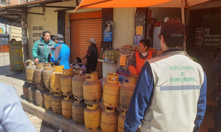 ANH decomisa más de 30 garrafas de GLP acopiadas y revendidas irregularmente en Oruro