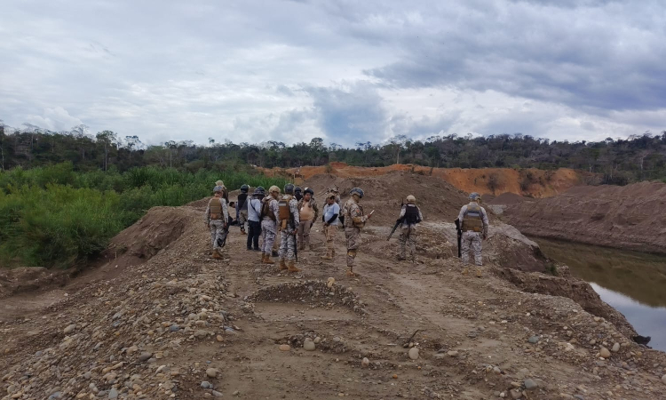 En intervención conjunta contra la minería ilegal desmantelan campamento en el río Beni