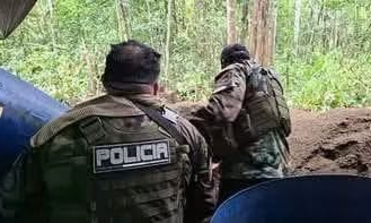En Villa Tunari detectan avioneta y pista clandestina, los comunarios atacan a efectivos de UMOPAR