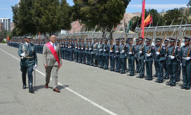 Ministro de Defensa ve la necesidad de fortalecer las capacidades de las FFAA frente a nuevas amenazas