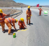  ABC continúa el mantenimiento de la ruta Oruro-Cochabamba con trabajos de demarcación en la vía 