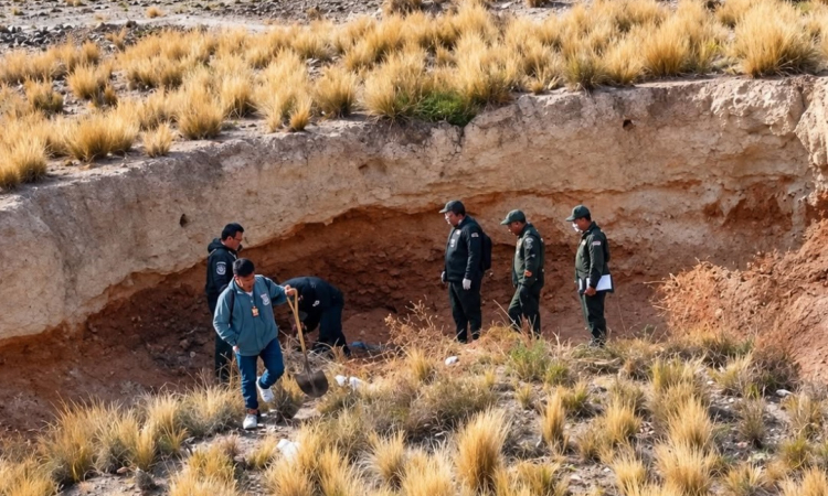 Oruro: un adolescente de 17 años fue hallado asesinado y enterrado en un terreno baldío