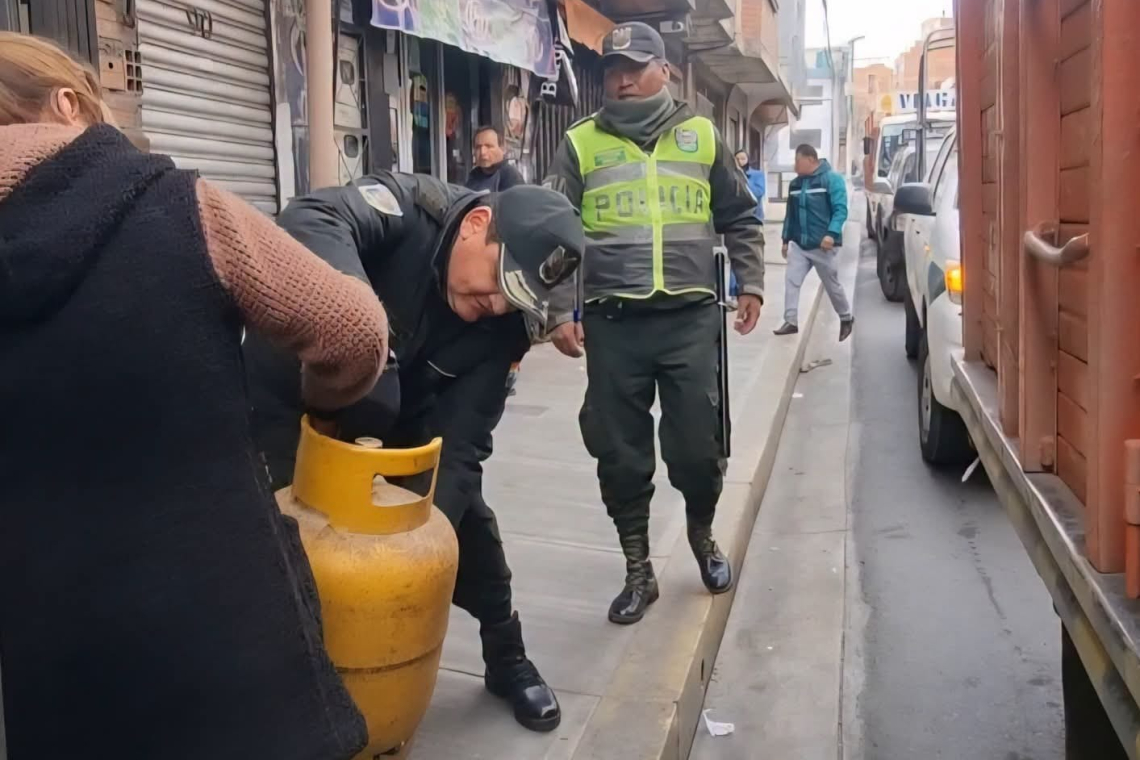 El resguardo policial garantiza que el GLP llegue a las amas de casa y se evita su desvió